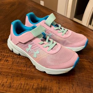 Under Armour shoes for girls size 2Y